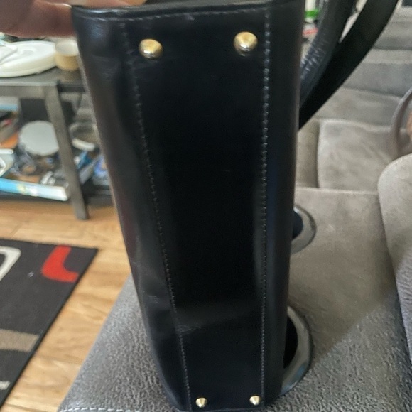 Authentic Bally Handbag/ Shoulder Bag with adjustable strap - Picture 7 of 13